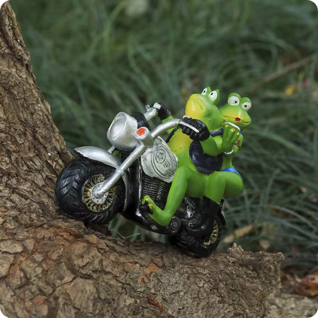 Motorbike Riding Frogs Statue – Deluxe Imports Tasman